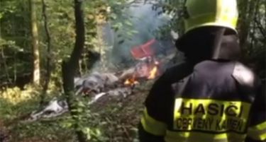 (ВИДЕО-ФОТО) Страшен судир на два авиони во Словачка: Најмалку 7 жртви!