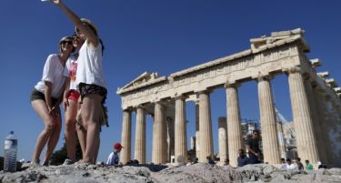 Зошто туристите ја избираат Грција пред Турција?