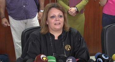 Катица Јанева остана без адвокат