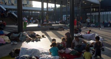 Унгарските власти ставаат метална врата на железничката линија со Србија