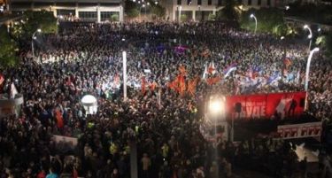 (ВИДЕО) ЦРНА ГОРА СЕ ТРЕСЕ: Опозицијата протестира „МИЛО ДОСТА ЈЕ БИЛО“, полицијата се повлекува!