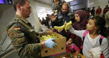 Германија вработува Словенци за чување мигранти: Плата дури 1700 евра!