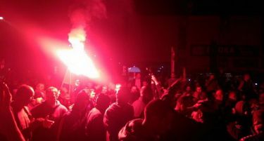(ФОТО – ВИДЕО) Топла крвава ноќ во Подгорица: Илјадници протестираа, повредени се полицајци и новинари