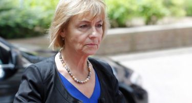 Весна Пусиќ: Грција ќе се распадне ако не се реши проблемот со бегалците