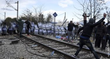 Шок-бомби и камења на грчко-македонската граница, има повредени полицајци!