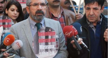 (ВИДЕО) Терор во Дијарбекир: Убиен јавно турски адвокат, жесток противник на Ердоган
