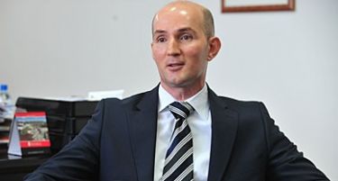 Целосно запрено повлекувањето на депозитите-тврди Богов