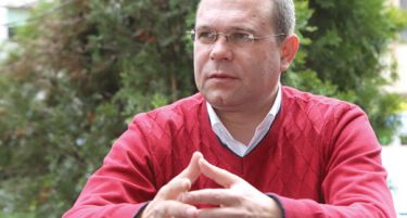 Наумов обвинува дека државата се задолжува без негова согласност