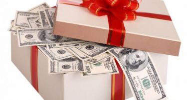 Милијардер им подари 100 000 долари божиќен бонус на вработените