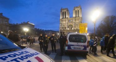 Тревога во Франција, евакуирани над 800 верници