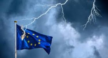 ЕУ НА СТАКЛЕНИ НОЗЕ: Експерти предвидуваат распад на Унијата во 2016