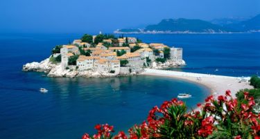 Плата од 1 400 евра за работа на еден од најубавите острови на светот!