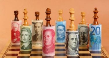 Духот на валутната војна веќе талка низ светот