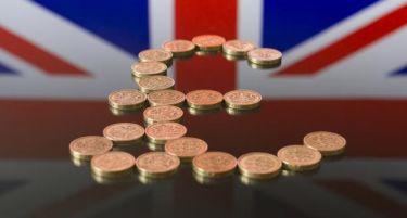 Британците купуваат долари и евра во очи на референдумот за излез од ЕУ