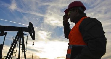 Силен раст на залихите во САД, цените на нафтата паѓаат!