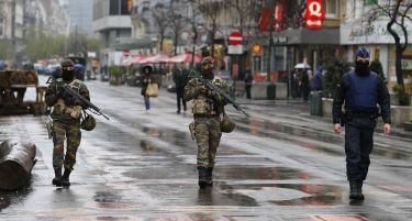 (ФОТО) Главниот терорист од нападите во Брисел сè уште на слобода