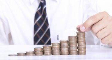 ЌЕ БИДЕ ВЕСЕЛО-Приходите од ДДВ се намалуваат, средствата за плати растат!