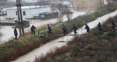Поплави во централна Албанија, наставата во прекин