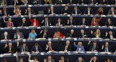 Европарламентот одобри 100 милиони евра итна помош за бегалците во ЕУ