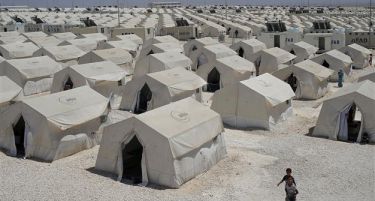 Турција ќе гради три кампови за 40.000 бегалци