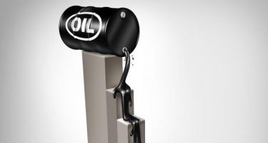 Нафтата полета „низ брдо“, трговците го собраа кајмакот