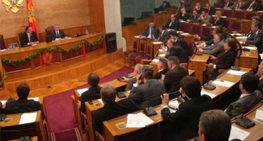 ВИДЕО:Избегнат инцидент во црногорското Собрание
