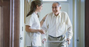 БИЗНИС ИЛИ ГРИЖА: Кој и како ги менаџира пензиските домови и клубови?