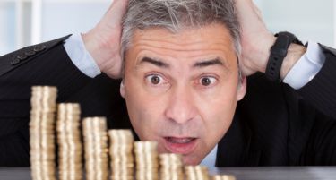 КРЕДИТИРАЊЕТО ЗАБАВУВА: Грaѓаните во банките должат 2 милијарди евра!