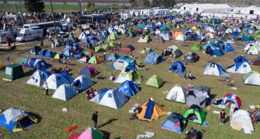 Грчката полиција започна расчистување на миграцискиот камп кај Идомени