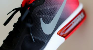 ДОБИВКАТА НА NIKE ПАДНА: Купувачите се вртат кон Adidas