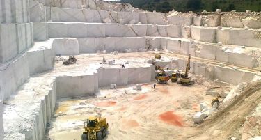 МЕРМЕРНО ЕЗЕРО: Како се создаваше и дали е безбедно?