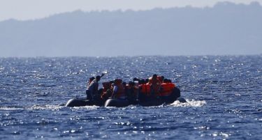Грција ќе отвори нови бегалски центри на Крит