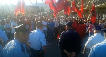 ВИДЕО: Немири на Косово: Албанци не даваат Србите да слават Богородица во Мушутиште
