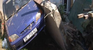 КАЈ НЕ ПОМАГААТ УШТЕ И СЕ СИТАТ: Петти ден агонија на поплавените!