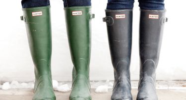 Трговците да ги вратат цените на лопати, чизми, вода на ниво од 5 август