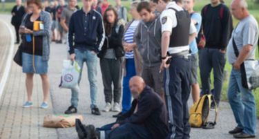 НОВ НАПАД ВО ВОЗ: Германец со нож повреди двајца во Австрија