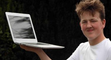 Има 16 години и заработува 300.000 евра од дома