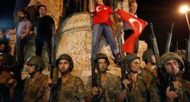 Се апсат турски специјалци под сомнение дека се поврзани со Ѓулен