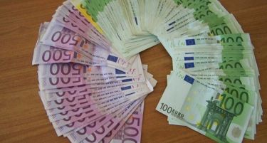 Црногорците задолжени, колку пари треба да вратат на банките?