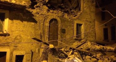 СВЕДОШТВО: Земјотресот отвори пукнатини во ѕидовите