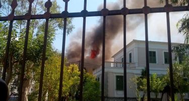 ФОТО+ВИДЕО: Пожар на Лефкада проголта дрвени куќи