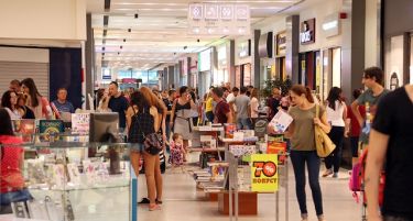 (ГАЛЕРИЈА) Вистинско шопинг лудило се случува во Рамстор Мол