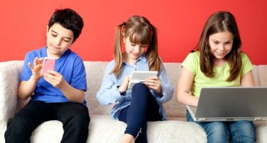 Дигитални уреди – колку се штетни за видот на вашето дете?