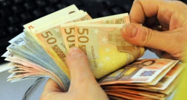 ТРЕНДОТ НЕ СЕ МЕНУВА: Со „тазе“ заеми се враќаат стари обврски!