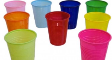 Во Франција нема веќе употреба на пластични чаши