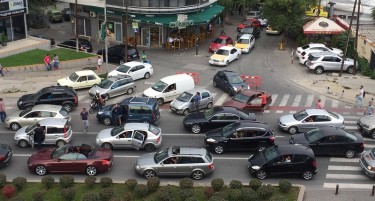 Фото: Вози право, вози здраво, ама и многу нервозно