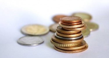 Веќе не е прашање на денот дали ќе се задолжуваме, туку колку ќе се задолжуваме