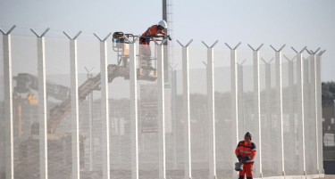 Никнува ѕид против мигранти во француско Кале