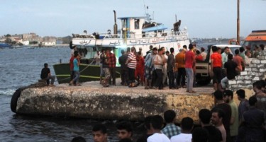 ФОТО: Брод со мигранти потона крај Египет, 42 се удавија