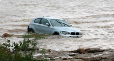 ФОТО+ВИДЕО: Поплави од библиски размери – вонредна состојба во  Солун и Пелопонез